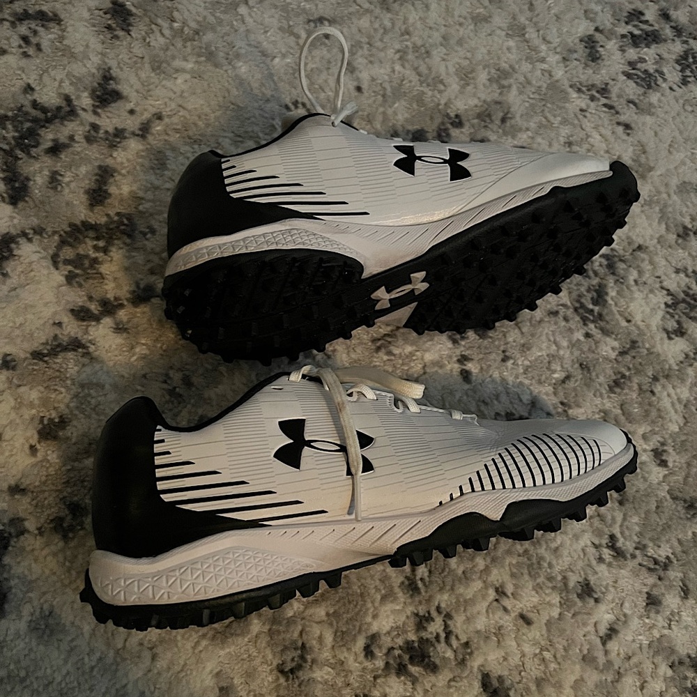 Under armor women’s cleats